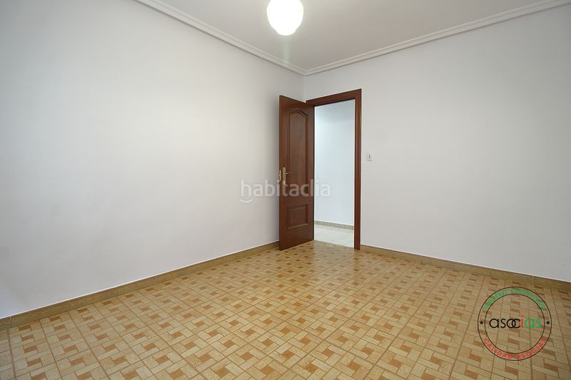 Foto 6075235e-e3df-45de-92ce-cd8e785a559f. Pis amb calefacció a El Natahoyo Gijón