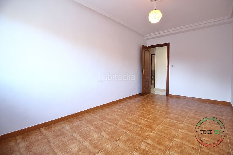 Foto 75d0e9dc-2c29-4d28-985a-2e77f1f360bc. Pis amb calefacció a El Natahoyo Gijón