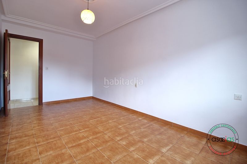 Foto a7f6c66e-835d-45ee-9657-6575b57e95c6. Pis amb calefacció a El Natahoyo Gijón