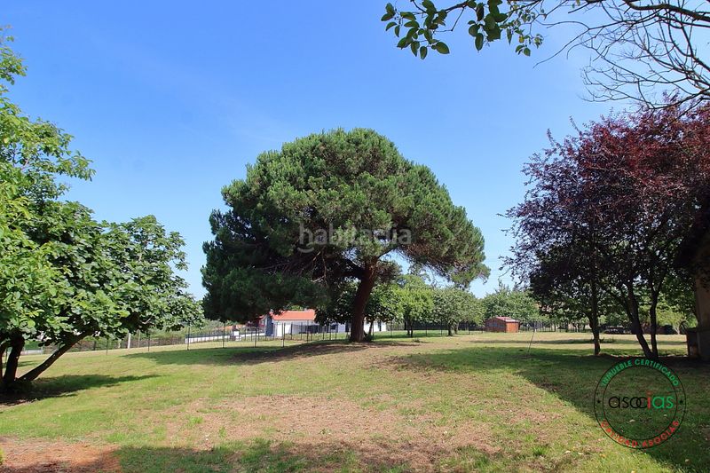 Foto 5b5780ad-93bc-47f5-af55-0a30c12f66de. Casa amb calefacció a Cabueñes Gijón