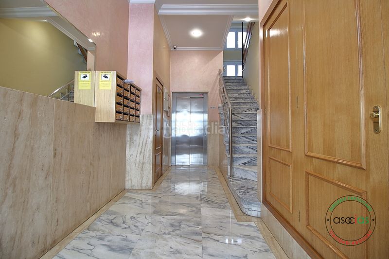 Foto a80d6f9e-1ce4-4aac-8684-9ceb43baaaa2. Pis amb calefacció aparcament a El Natahoyo Gijón