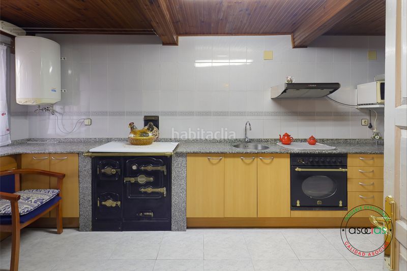 Foto ffabd804-2ccd-4404-830d-069e26cefa7c. Casa amb calefacció a Parres