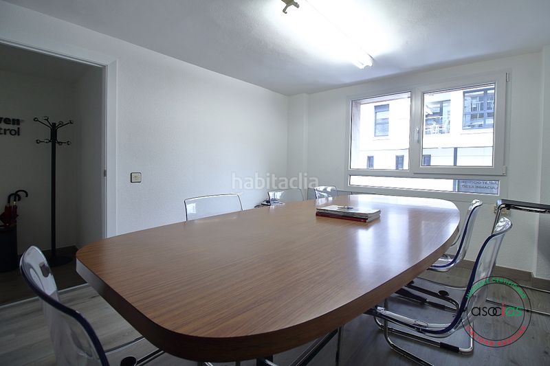 Foto cfcbeb9f-5297-4ce2-9355-22bbb60ec9c8. Oficina a Gijón - rendueles llanos 8 a Ceares Gijón