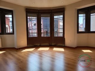 Rent Flat  Cl casimiro velasco. Alquiler de piso exclusivo junto al paseo de begoña en el centro