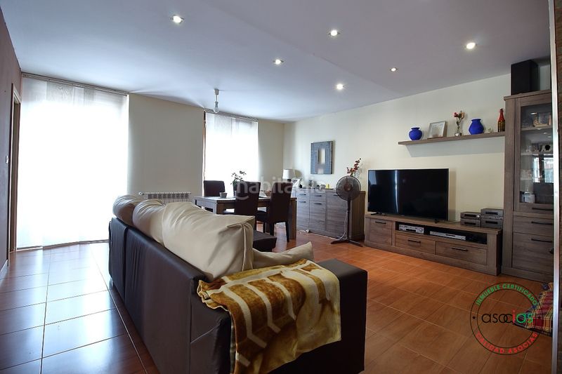 Foto 05bd4826-bf1e-4731-9dbf-6b08753322ab. Casa adosada en Mieres - av sama de 47 oportunidad hogar familiar, robusto y lleno de luz natural. localidad .ambiente entorno apacible, sereno y rodeado en Mieres