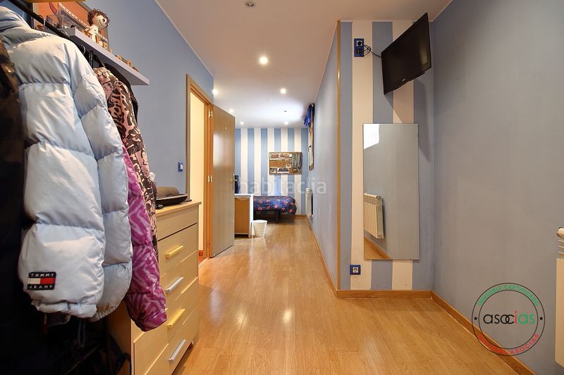 Foto 0ede3288-54e7-4bd7-9c13-9024a24d9e62. Casa adosada en Mieres - av sama de 47 oportunidad hogar familiar, robusto y lleno de luz natural. localidad .ambiente entorno apacible, sereno y rodeado en Mieres