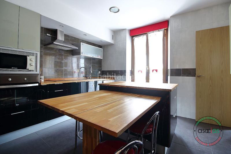 Foto 166d002f-eb21-4e85-95ec-76f8f85e73cf. Casa adosada en Mieres - av sama de 47 oportunidad hogar familiar, robusto y lleno de luz natural. localidad .ambiente entorno apacible, sereno y rodeado en Mieres