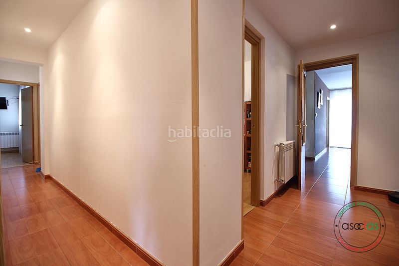 Foto 18b7cb75-a76e-4745-8183-5f4ed1997321. Casa adosada en Mieres - av sama de 47 oportunidad hogar familiar, robusto y lleno de luz natural. localidad .ambiente entorno apacible, sereno y rodeado en Mieres