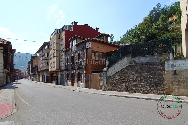 Foto 1f6cd286-580c-4103-9a9d-4839f0d461e2. Casa adosada en Mieres - av sama de 47 oportunidad hogar familiar, robusto y lleno de luz natural. localidad .ambiente entorno apacible, sereno y rodeado en Mieres