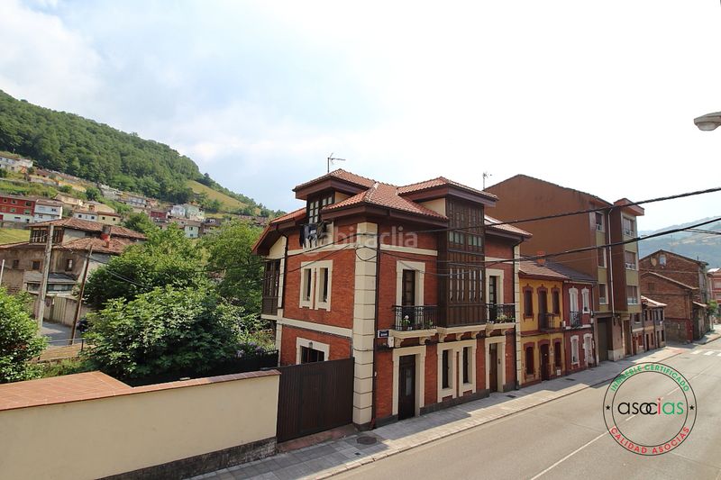 Foto 22d3cd3f-cbf6-4d3c-b681-95ef5005dd73. Casa adosada en Mieres - av sama de 47 oportunidad hogar familiar, robusto y lleno de luz natural. localidad .ambiente entorno apacible, sereno y rodeado en Mieres