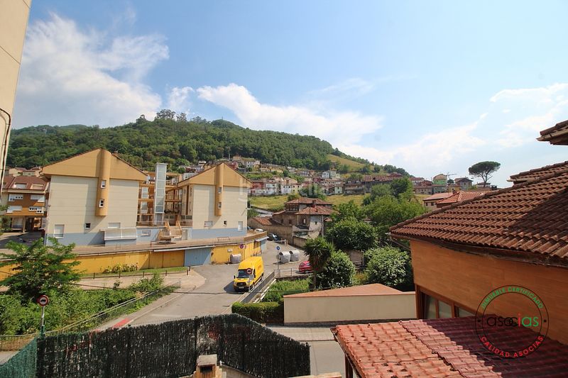 Foto 3c50e276-2dae-45f5-8c3e-cba597b7e030. Casa adosada en Mieres - av sama de 47 oportunidad hogar familiar, robusto y lleno de luz natural. localidad .ambiente entorno apacible, sereno y rodeado en Mieres