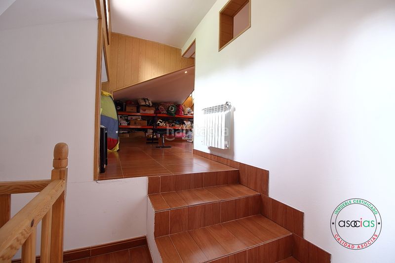 Foto 6c79b4c2-8510-4109-9f96-555f8c524c25. Casa adosada en Mieres - av sama de 47 oportunidad hogar familiar, robusto y lleno de luz natural. localidad .ambiente entorno apacible, sereno y rodeado en Mieres