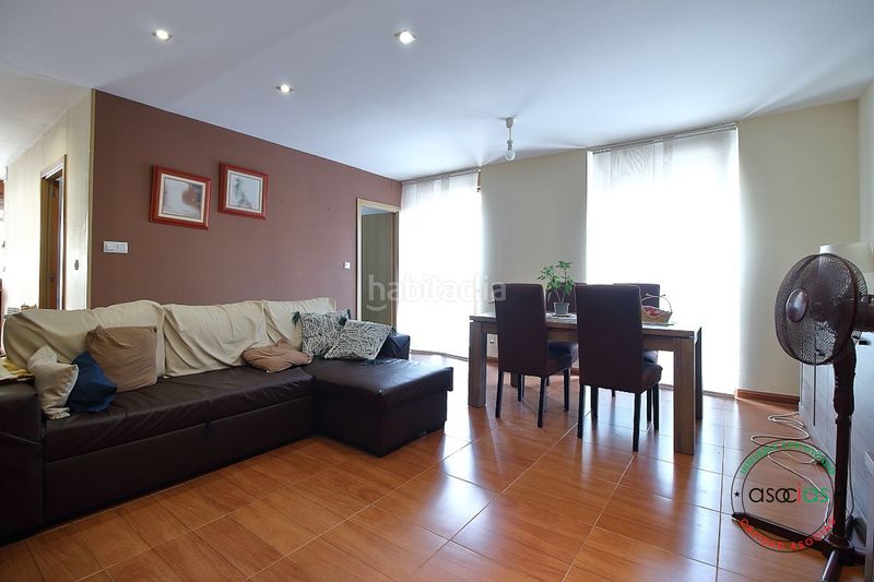 Foto 847061fc-7759-4563-b689-1023a2f5eaa4. Casa adosada en Mieres - av sama de 47 oportunidad hogar familiar, robusto y lleno de luz natural. localidad .ambiente entorno apacible, sereno y rodeado en Mieres