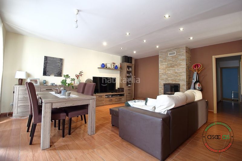 Foto b211905f-893e-4f0b-acf4-73bbe3d4aeff. Casa adosada en Mieres - av sama de 47 oportunidad hogar familiar, robusto y lleno de luz natural. localidad .ambiente entorno apacible, sereno y rodeado en Mieres