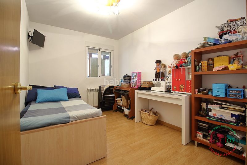 Foto c4b4034a-23c6-4bea-a1de-808525a8927a. Casa adosada en Mieres - av sama de 47 oportunidad hogar familiar, robusto y lleno de luz natural. localidad .ambiente entorno apacible, sereno y rodeado en Mieres