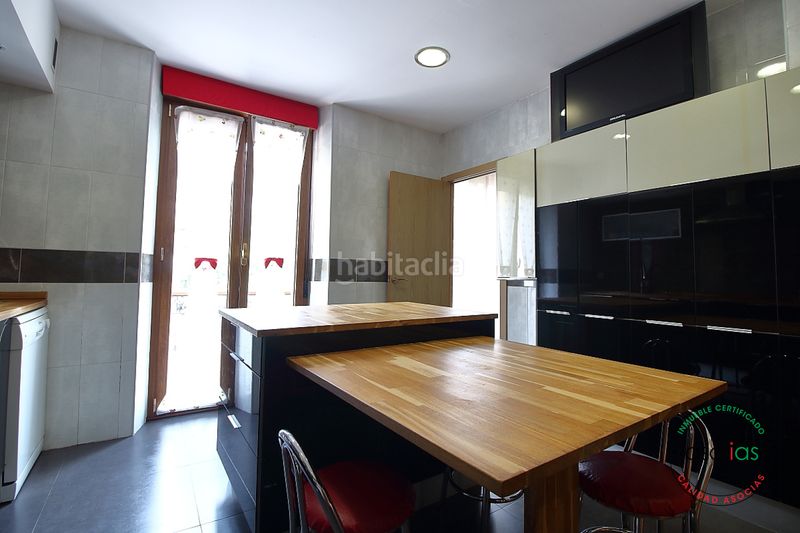 Foto dc04f9c5-d86f-421b-b066-5fb9d58c238d. Casa adosada en Mieres - av sama de 47 oportunidad hogar familiar, robusto y lleno de luz natural. localidad .ambiente entorno apacible, sereno y rodeado en Mieres