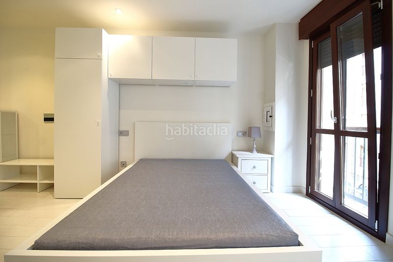 Foto 775d379a-62bf-40e2-ab18-5cc02537295a. Alquiler piso estudio alquiler Centro de la ciudad con vistas c corrida en Gijón