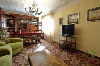 Etagenwohnung  Gijón - cl eleuterio quintanilla 32. Venta de amplio piso en el llano con plaza de garaje