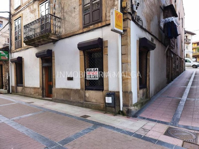 Foto 574acb9b-6a32-4261-bfcf-3a8e8350e663. Business premise in calle doctor francisco grande covián 1 in Colunga