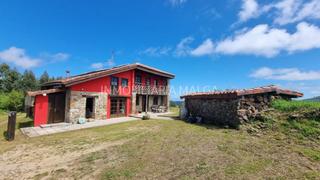 Casa en Caserio pueblo abajo 29. Casa de 175m2 con un terreno de unos 9.500m2 en el pueblo de piv