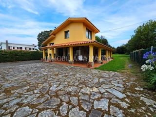 Casa en Carretera cn-632 ribadesella 2. En la isla, se vende acogedor chalet en parcela de 3.080m2.
