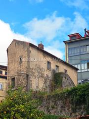 Casa en Calle reconquista 42. Vivienda y almacén para reformar en el pueblo de colunga.