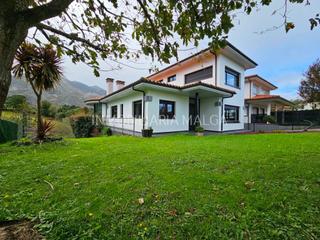 Xalet a El cueto norte 217. Chalet unifamiliar de 312m2 con excelentes vistas a la sierra de
