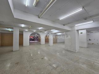 Local Comercial a Calle magdalena 21. Se vende amplio bajo comercial con altillo (uso para vivienda) e