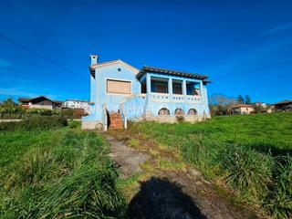 Casa en Camino les xuaques 10q. Se vende casa señorial para rehabilitar con una gran finca en el