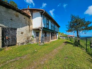 Casa en Aldea los toyos 230a. Se vende conjunto de dos casas y un establo para rehabilitar y,