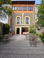 Maison jumelée à Avenida asturias 16. Se vende casa en el centro de colunga.