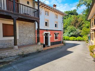 Casa en Barrio l'estanque 7. Se vende casa situada en el pueblo de loroñe.