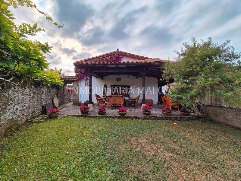 Foto 2f82f51a-c781-4f58-907b-6cc3da76def0. Chalet en aldea coceña 41 se vende casa con jardín en coceña, – a 5 min de la playa. en Colunga