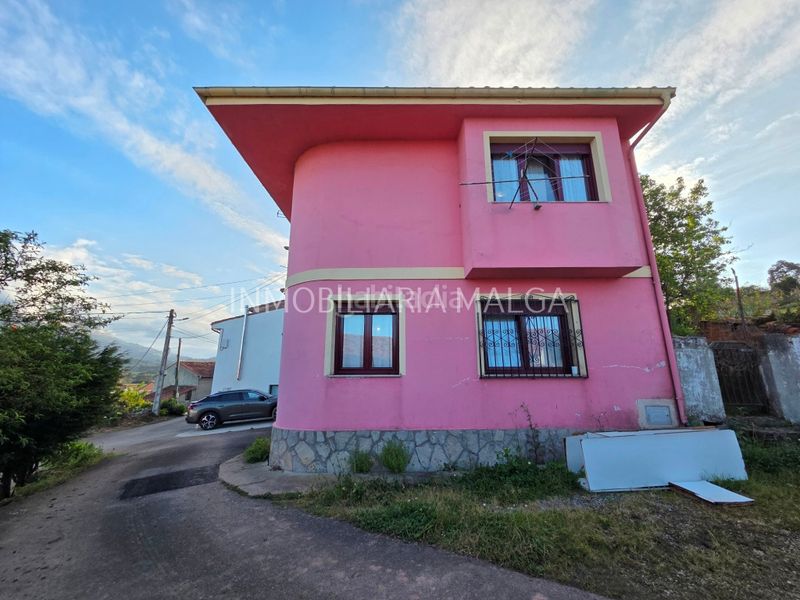 Foto 81d44c0f-ba9d-4ec8-a565-959fb2bf77ed. Casa con riscaldamento in Colunga