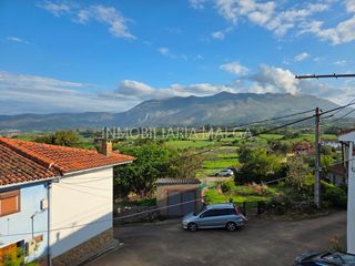 Casa  Barrio la cotariella 15. Se vende vivienda en el pueblo de huerres