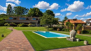 House  Barrio cuetu el 16a. Inmobiliaria malga pone a la venta este exclusivo chalet en colu