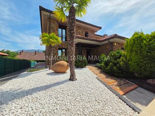 Chalet  Urbanizacion la ordoña 7. Chalet independiente en colunga, que destaca por su arquitectura