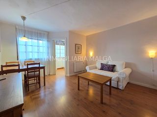 Appartement à Barrio san antonio 28. Inmobiliaria malga pone a la venta este piso en lastres, a un pa