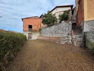 Reihenhaus  Calle bajadaal mercado 40. Inmobiliaria malga pone a la venta establo con terreno en colung