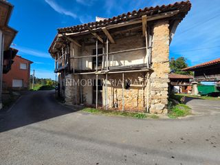 Maison  Barrio el cuetu 10. Inmobiliaria malga pone a la venta casa para reformar en loroñe
