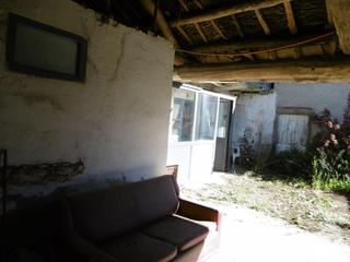 Maison à Magaz de Cepeda. Venta de casa en vega de magaz, con huerta  y jardín. a reformar