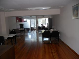 Oficina en Centro. Oficina y dos despachos bao comunitario en la misma planta, bue