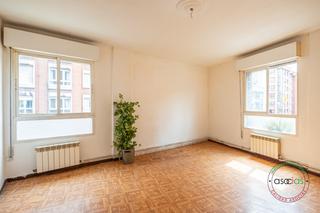 Appartamento in Gijón - cl miguel servet 2. Piso con plaza de garaje zona la calzada