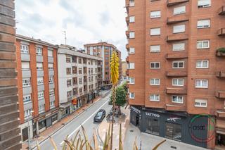 Piso en Gijón - cl miguel servet 2. Piso con plaza de garaje zona la calzada