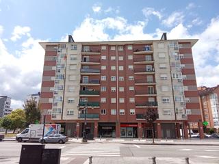 Lloguer Pis a Cl cardenal alvarez martinez 7. Amplio piso con plaza de garaje y trastero en la corredoria