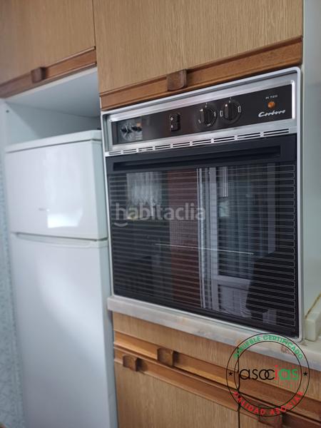 Foto 1ac8e30d-b1a2-4d67-ba21-307e3933d5b6. Alquiler piso en cl cabrales 67 se presenta una magnífica oportunidad para alquilar un espacioso piso en el corazón de septiembre a junio. este inmueble, en Gijón