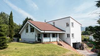 Casa en San claudio - la cruz, carretera oviedo - san claudio 50 a. Chalet idependiente mas dos fincas urbanas edificables