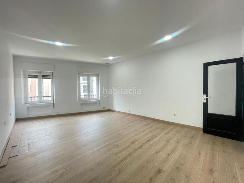 Foto f93133cb-7adb-40fa-9f06-c94e4d5bb3db. Miete büro in Oviedo - palacio valdes 18 in Salesas - Foncalada - Campoamor Oviedo