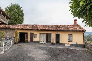 Casa  El escamplero - lg santullano 18. 10024 oportunidad única en el corazón de las regueras 10024
