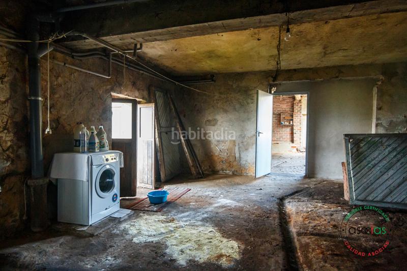 Foto 38692234-048a-4a6c-a96c-e10c22e72843. Casa in carretera as233 39 in Regueras (Las)